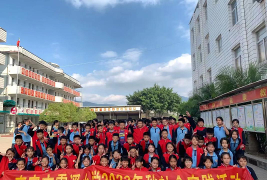 荷塘镇霞村小学阅读区