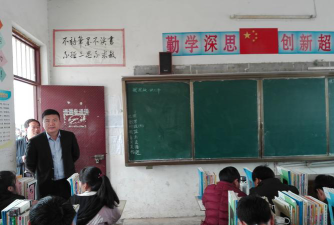 马厂镇富村中学阅读区