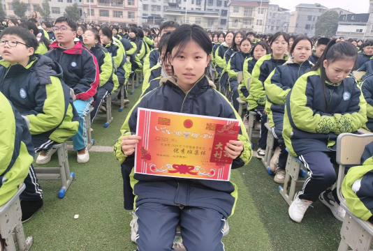 老顶山镇一中阅读区