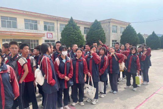 店上中学阅读区