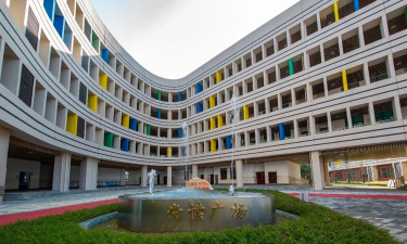 汉阳区钟家村小学阅读区