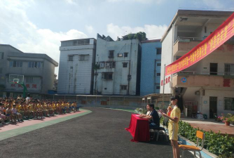 武汉市青山区武东小学阅读区