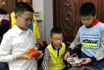 武汉经济技术开发区薛峰小学阅读区