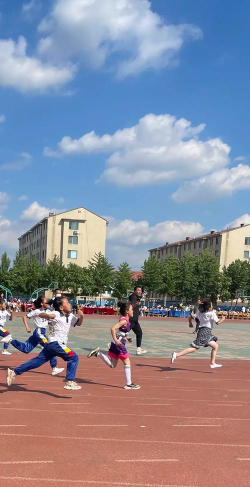 湛河区芦育小学阅读区