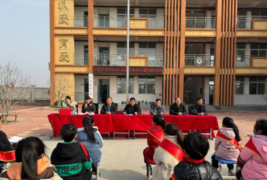 宝丰县石桥镇高铁中心小学阅读区