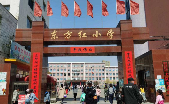 东西湖区新沟场东方红中心小学阅读区