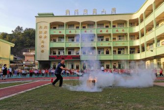 江门市蓬江区棠下镇沙富小学阅读区
