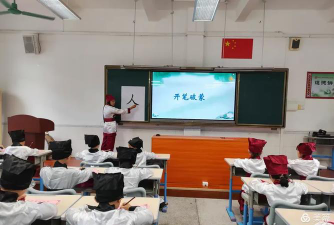 江门市新会区双水镇上凌时年小学阅读区