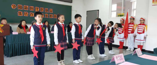 龙安区马投涧乡高白塔中心小学阅读区