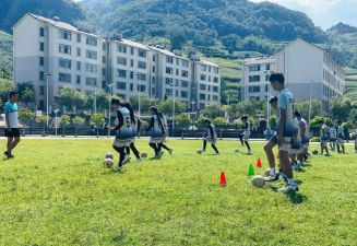 镇沅县者东镇中学阅读区
