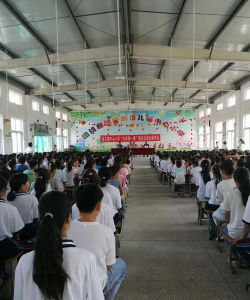 汤阴县任固镇中心小学阅读区