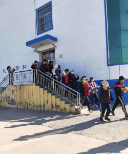 党峪镇中学阅读区