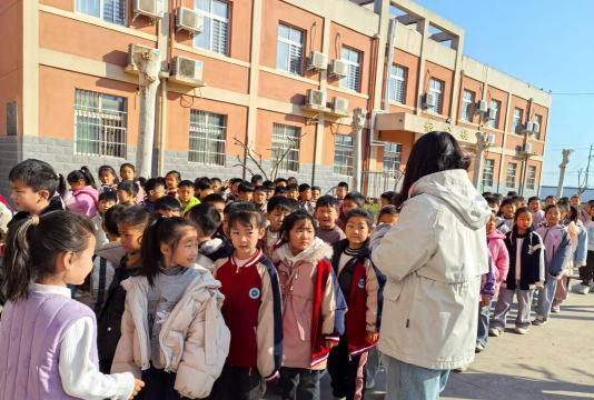 滑县高平镇第四中心小学阅读区