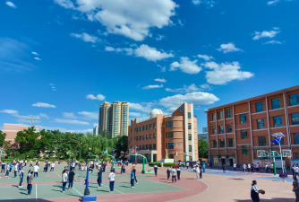 青塔中学阅读区