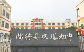 猗氏镇翟村初中阅读区