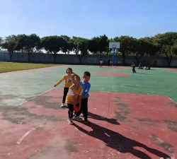 高州市石鼓镇低坡小学湖塘教学点阅读区