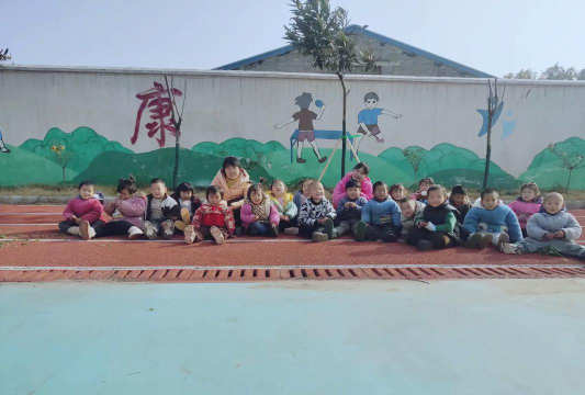 实录乡两马村幼儿园阅读区