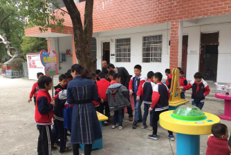 沙坪镇镇南小学阅读区