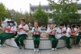 林州市市直第四小学阅读区