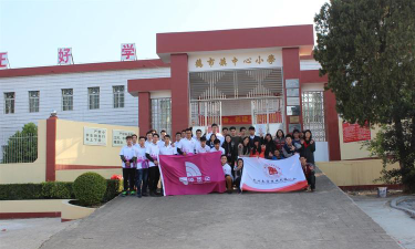 鹤市镇鹤联小学阅读区