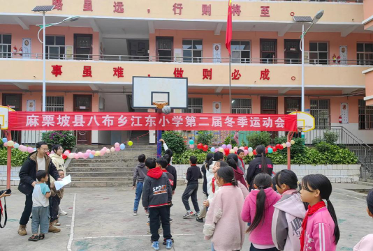 房县万峪河乡中心小学阅读区