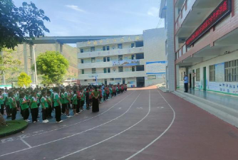 房县中坝乡中心小学阅读区