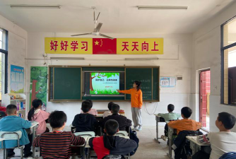 黎阳镇前咀头中心校阅读区