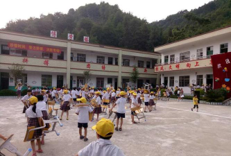 平石街道办中心小学阅读区