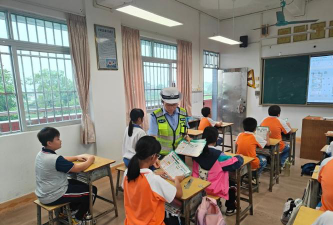 开平市百合镇中心小学阅读区