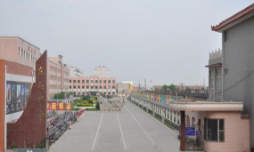 东关中学阅读区