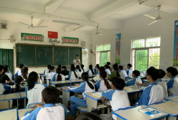 东河中学阅读区