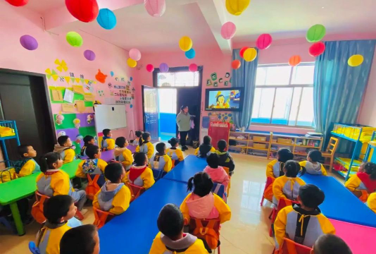 高州市石仔岭街道小天才幼儿园阅读区