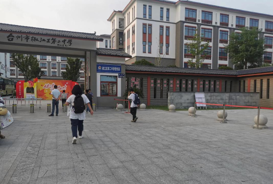 遂溪县建新镇苏二小学阅读区