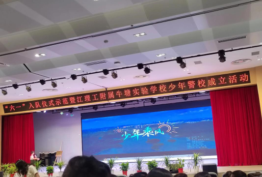 良成学校阅读区