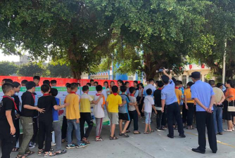 遂溪县岭北镇中心小学阅读区
