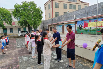 遂溪县洋青镇文相小学阅读区