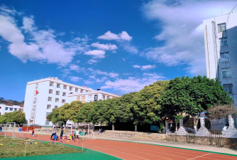 凤庆县青树中学阅读区