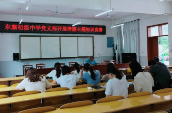 东寨镇中学阅读区