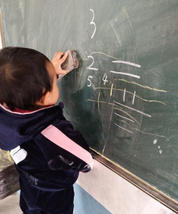 廉江市新民镇黎村小学三甲教学点阅读区