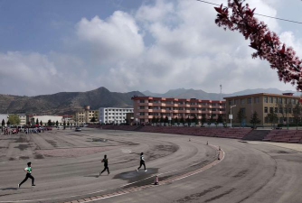 偏关县楼沟乡迤西中学校阅读区