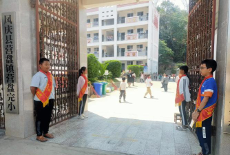 凤庆县营盘中学阅读区