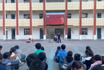 张集镇刘岭中心小学阅读区