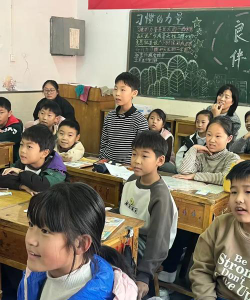 马村区九里山工人村小学阅读区