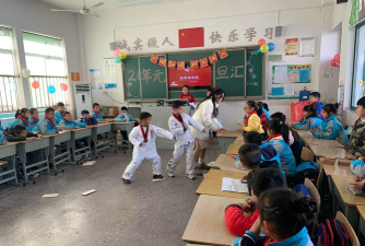 孝昌县周巷镇青山中心小学阅读区