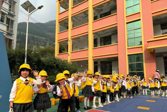 中梁山矿务局田坝幼儿园阅读区