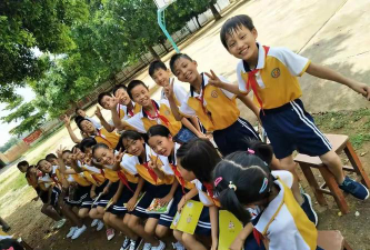 廉江市安铺镇鹤塘小学阅读区