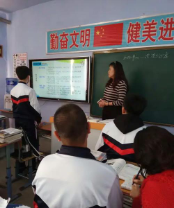 红透山中学阅读区