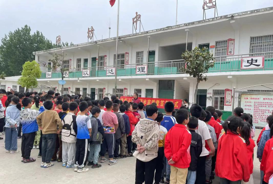 石角镇中心小学油房教学点阅读区