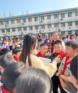 湖北省应城市杨河镇中心小学阅读区