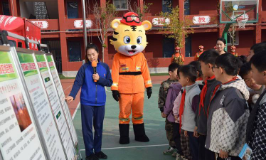 济源市中原特钢东区小学阅读区